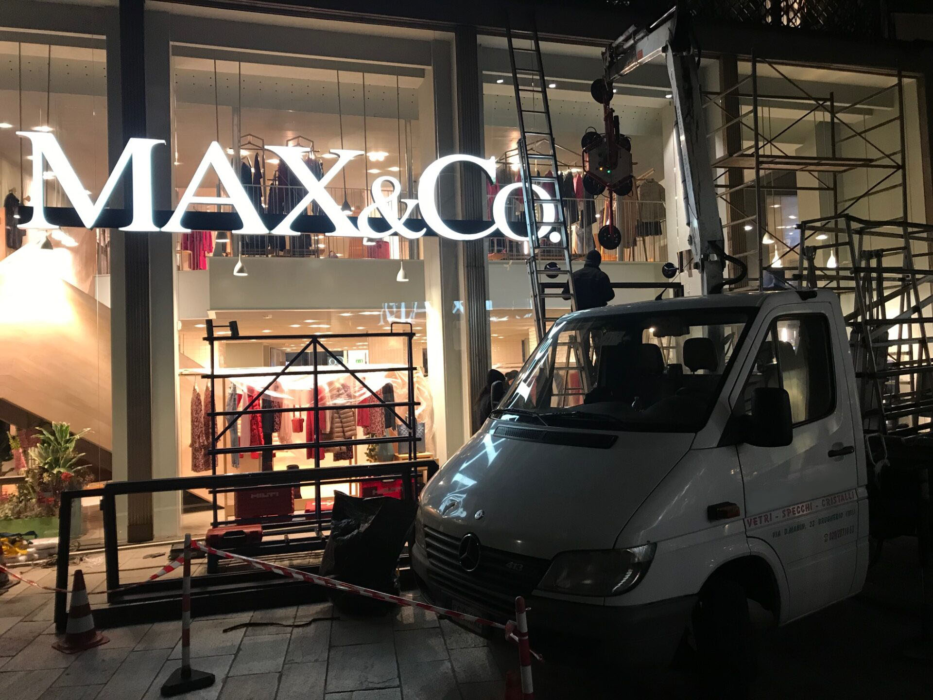 installazione Vetrine Negozi Montecarlo