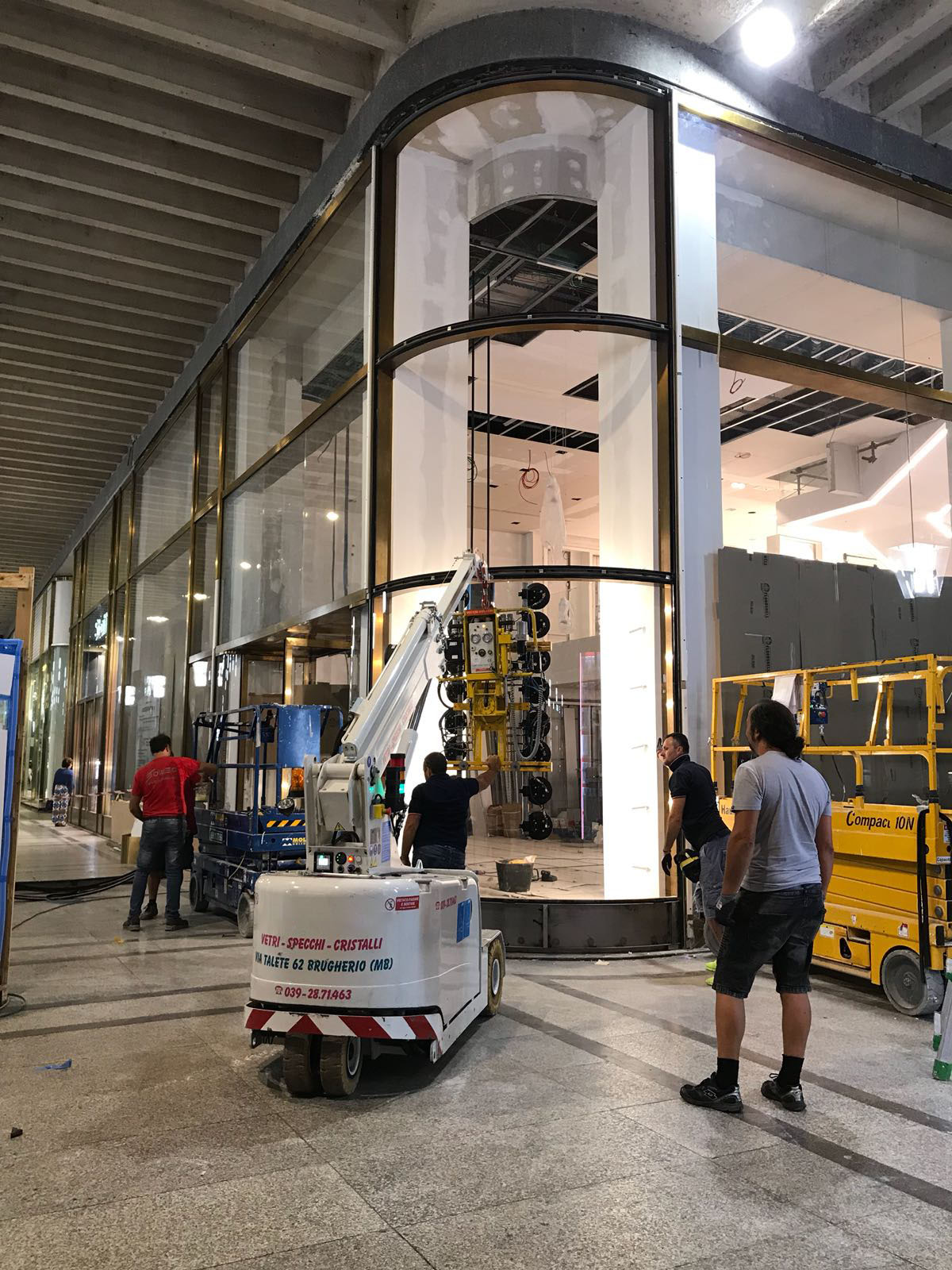 installazione Vetrine Negozi Montecarlo