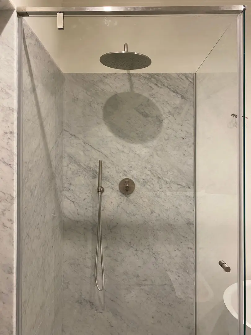Box doccia in vetro con anta pivot