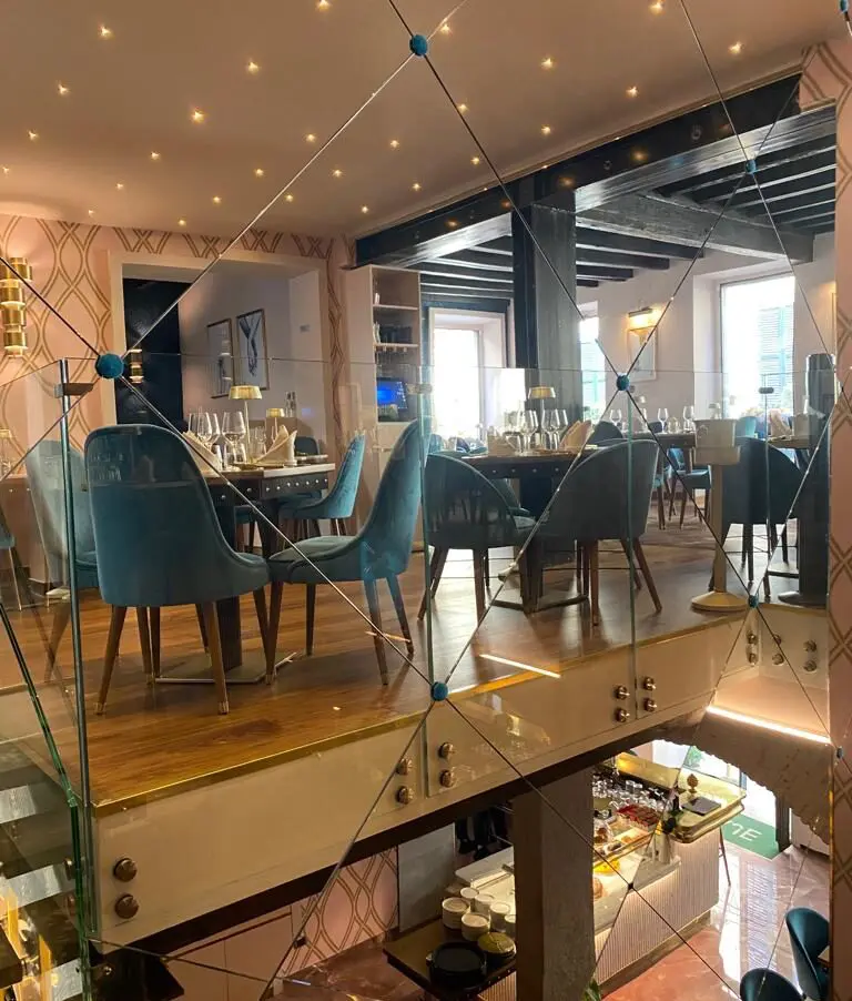 Parete a specchio ristorante