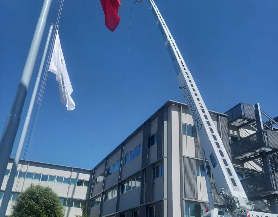 Braccio di 60 metri per installazione pannelli