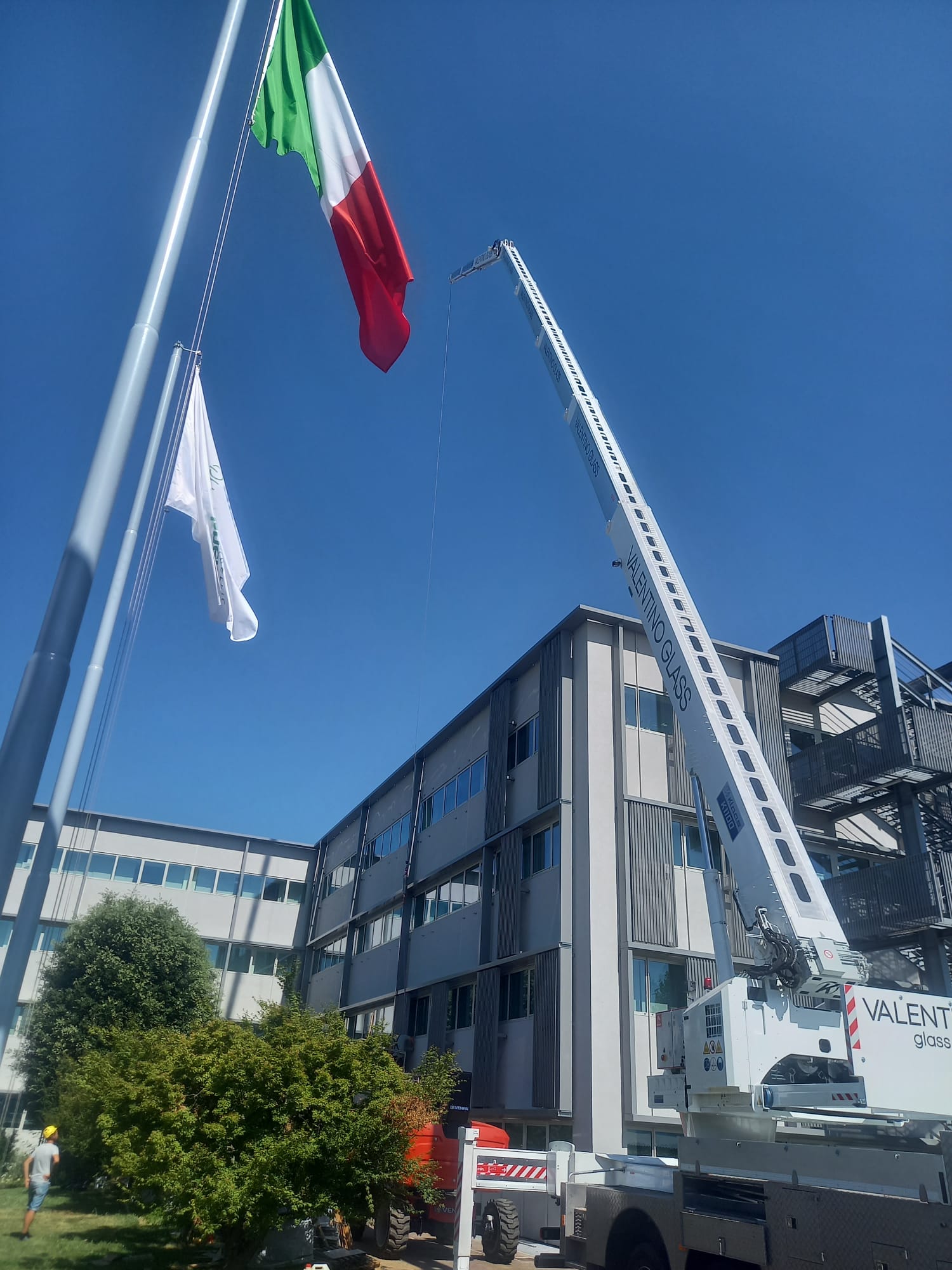 Braccio di 60 metri per installazione pannelli